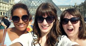 TA - France - three girl in the Lourve background