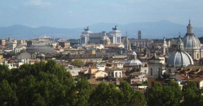 Let the mysterious personality of Rome overtake you while studying abroad amongst ancient ruins. 