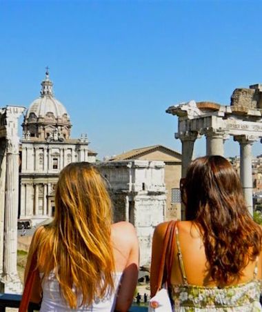 Students overlooking the Roman Forum