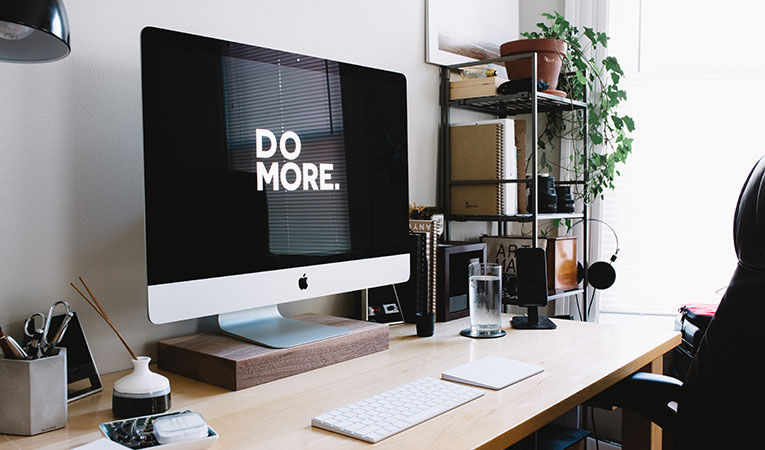 Tidy working space with a computer