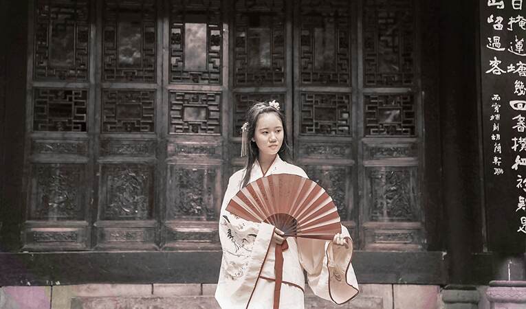 Chinese girl wearing traditional Chinese clothing