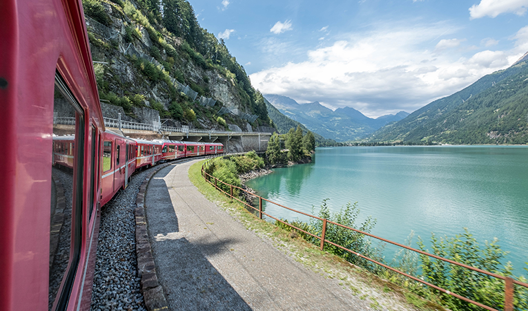 train along the lake
