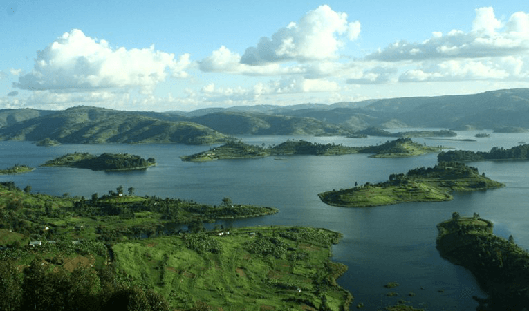 lake bunyonyi